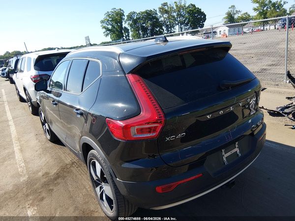 2020 VOLVO XC40 T5 MOMENTUM