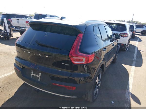2020 VOLVO XC40 T5 MOMENTUM