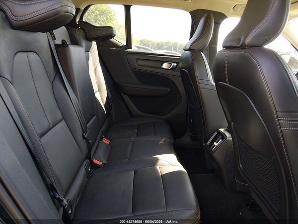 2020 VOLVO XC40 T5 MOMENTUM