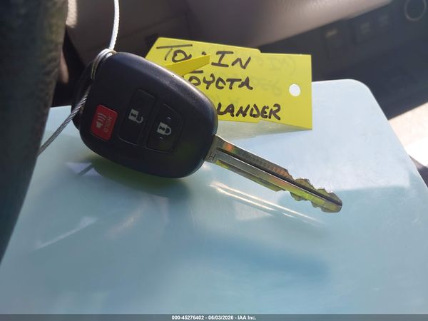 2018 TOYOTA HIGHLANDER LE