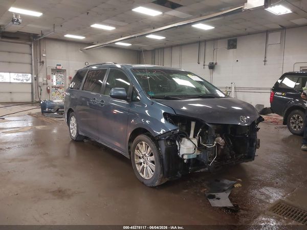 2014 TOYOTA SIENNA LE 7 PASSENGER — I1