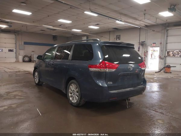 2014 TOYOTA SIENNA LE 7 PASSENGER — I3