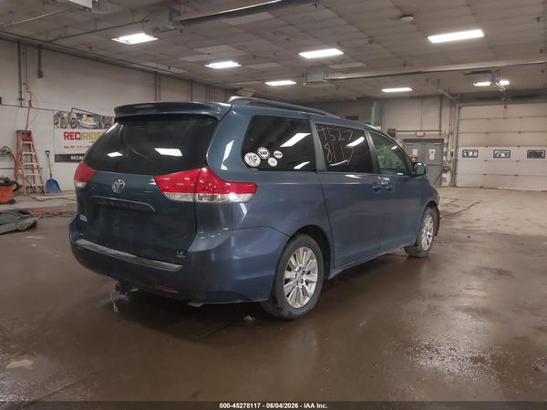 2014 TOYOTA SIENNA LE 7 PASSENGER — I4