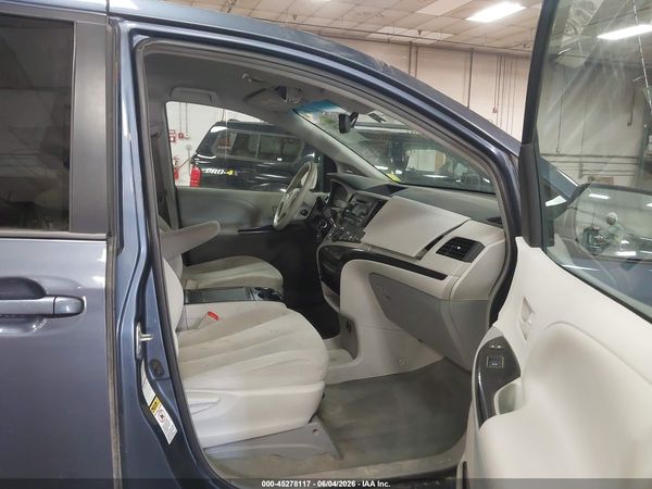 2014 TOYOTA SIENNA LE 7 PASSENGER — I5