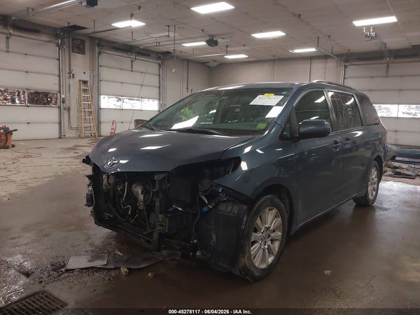 2014 TOYOTA SIENNA LE 7 PASSENGER — I6
