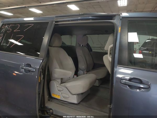2014 TOYOTA SIENNA LE 7 PASSENGER — I8