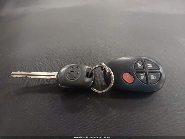 2014 TOYOTA SIENNA LE 7 PASSENGER — I11