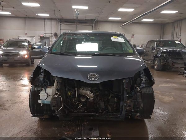 2014 TOYOTA SIENNA LE 7 PASSENGER — I115