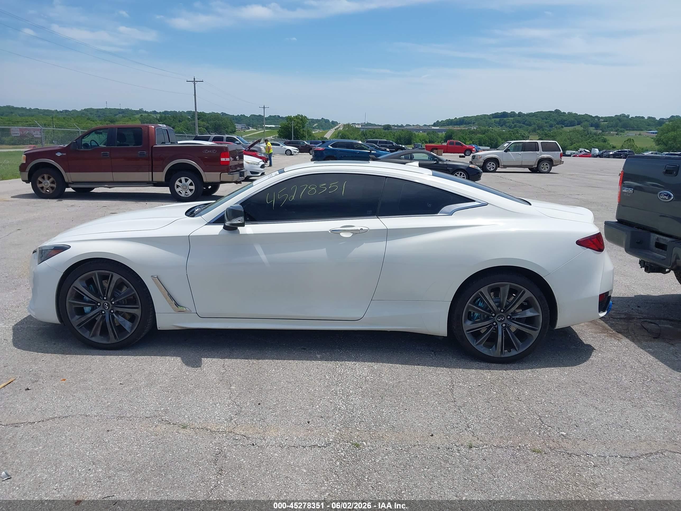 2020 INFINITI Q60 LUXE