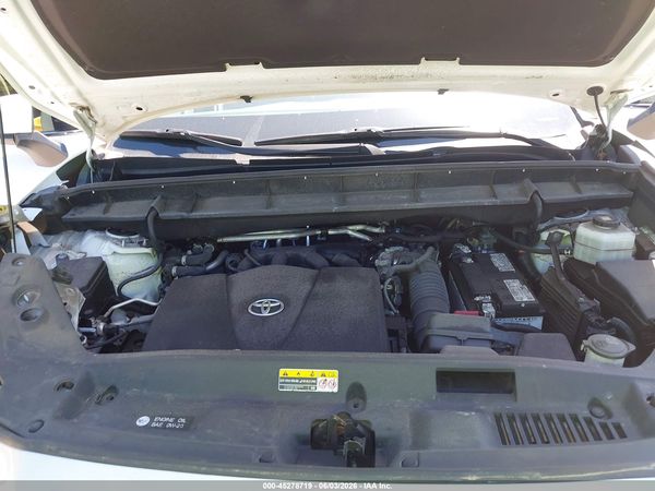 2022 TOYOTA HIGHLANDER LE