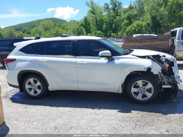 2022 TOYOTA HIGHLANDER LE