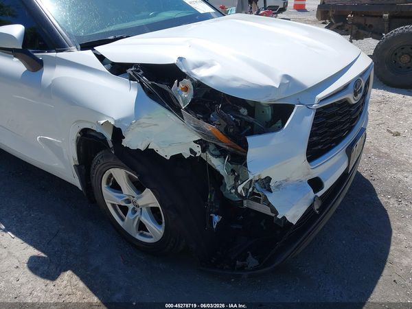 2022 TOYOTA HIGHLANDER LE