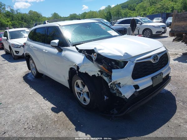 2022 TOYOTA HIGHLANDER LE