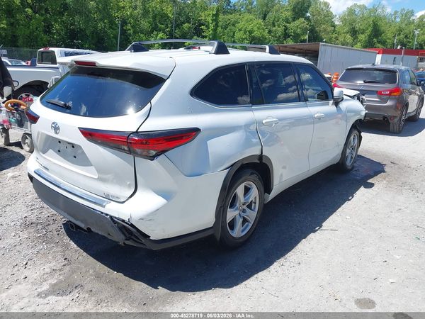 2022 TOYOTA HIGHLANDER LE