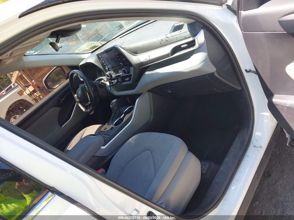 2022 TOYOTA HIGHLANDER LE