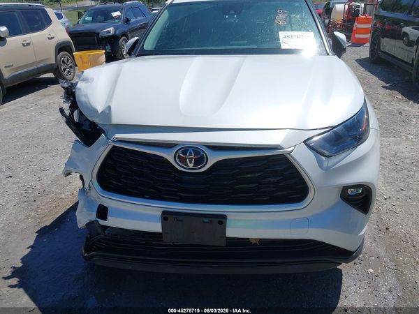 2022 TOYOTA HIGHLANDER LE