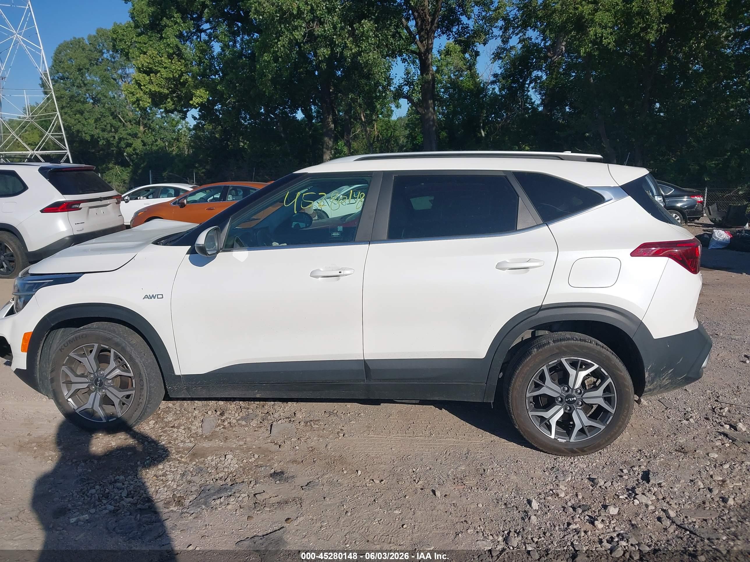 2023 KIA SELTOS EX