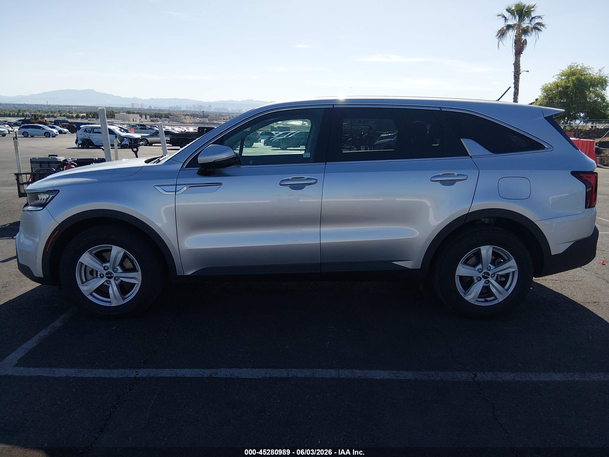 2022 KIA SORENTO LX