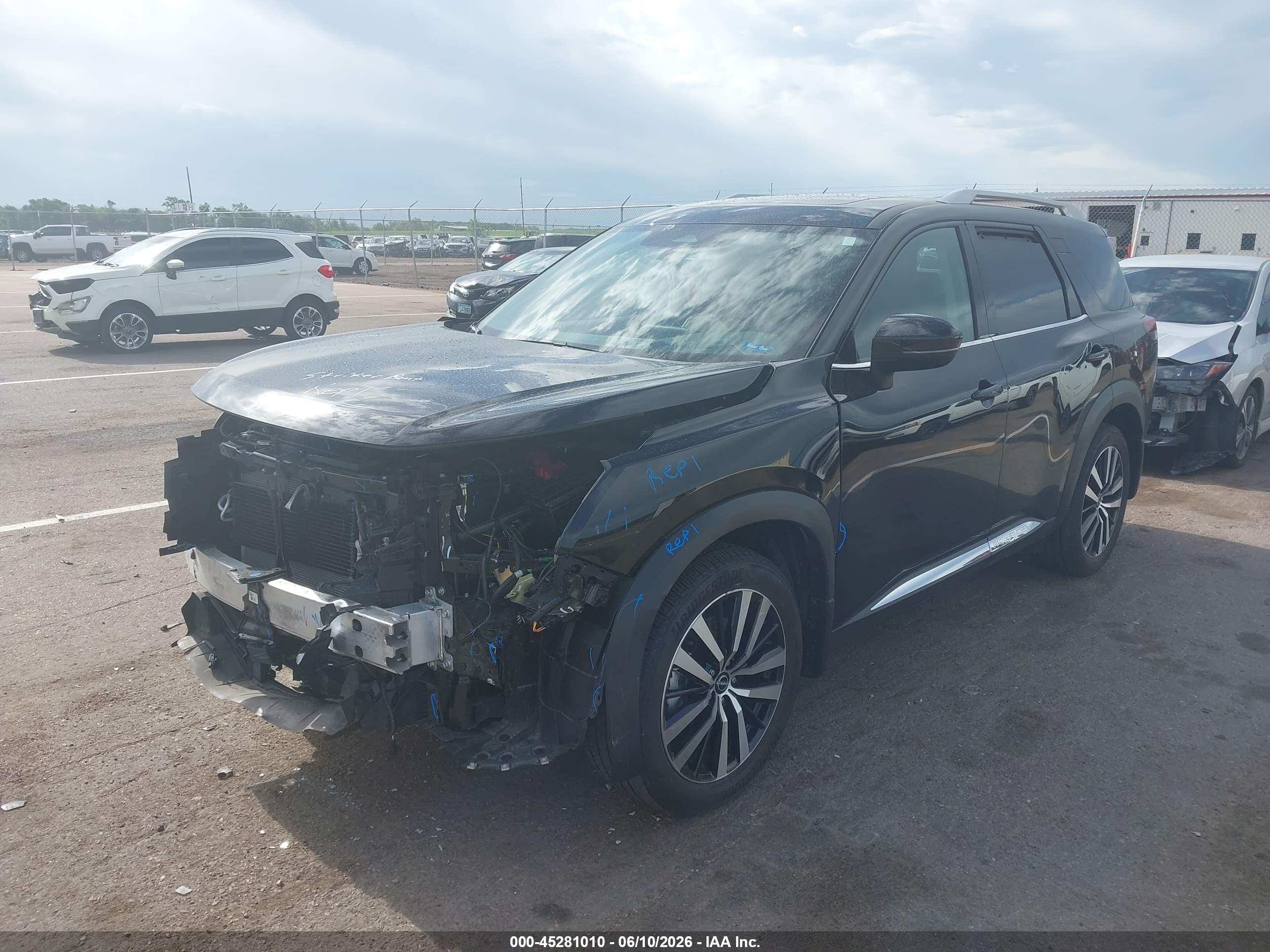 2025 NISSAN PATHFINDER PLATINUM 4WD — I2