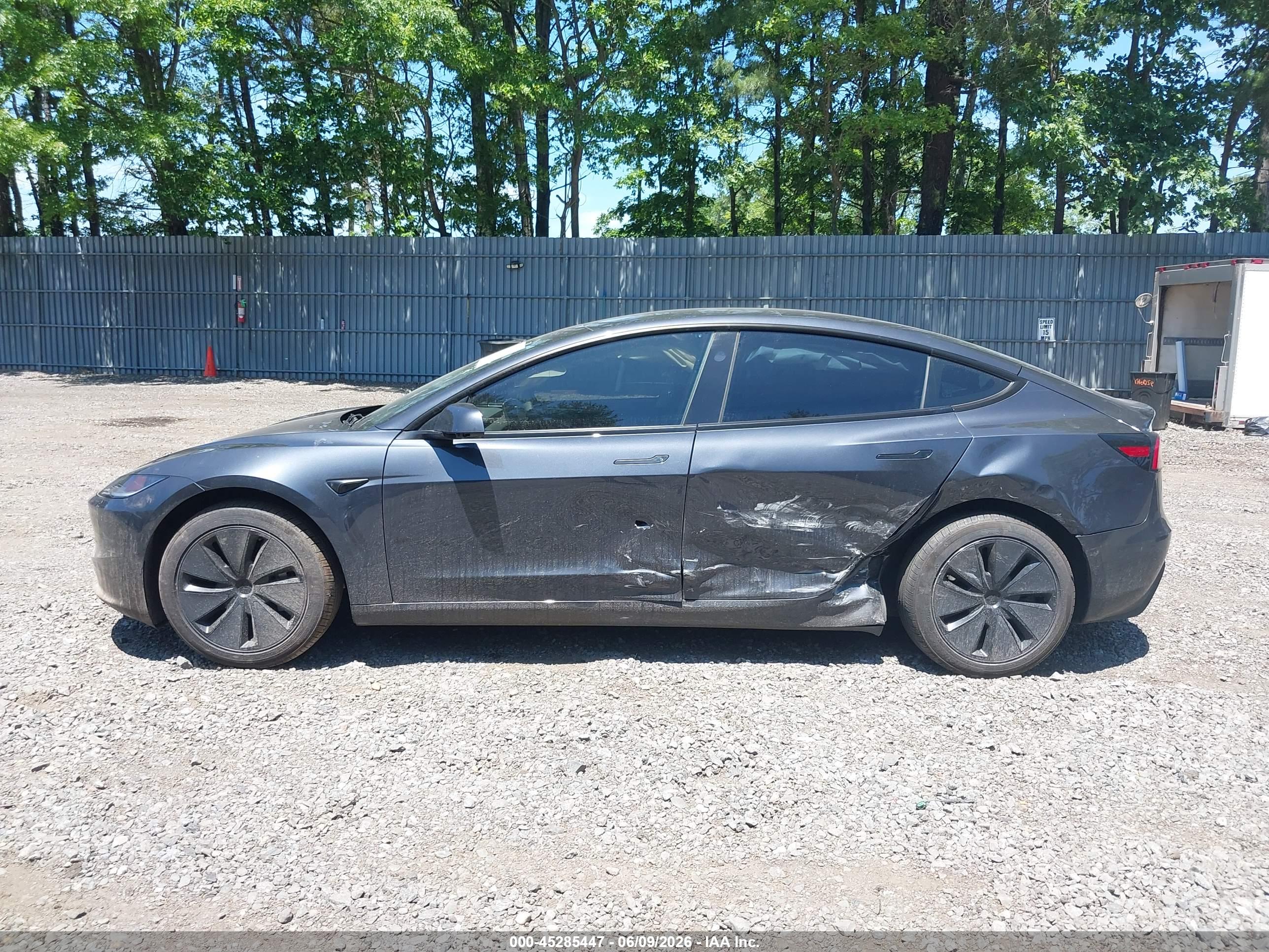 2025 TESLA MODEL 3