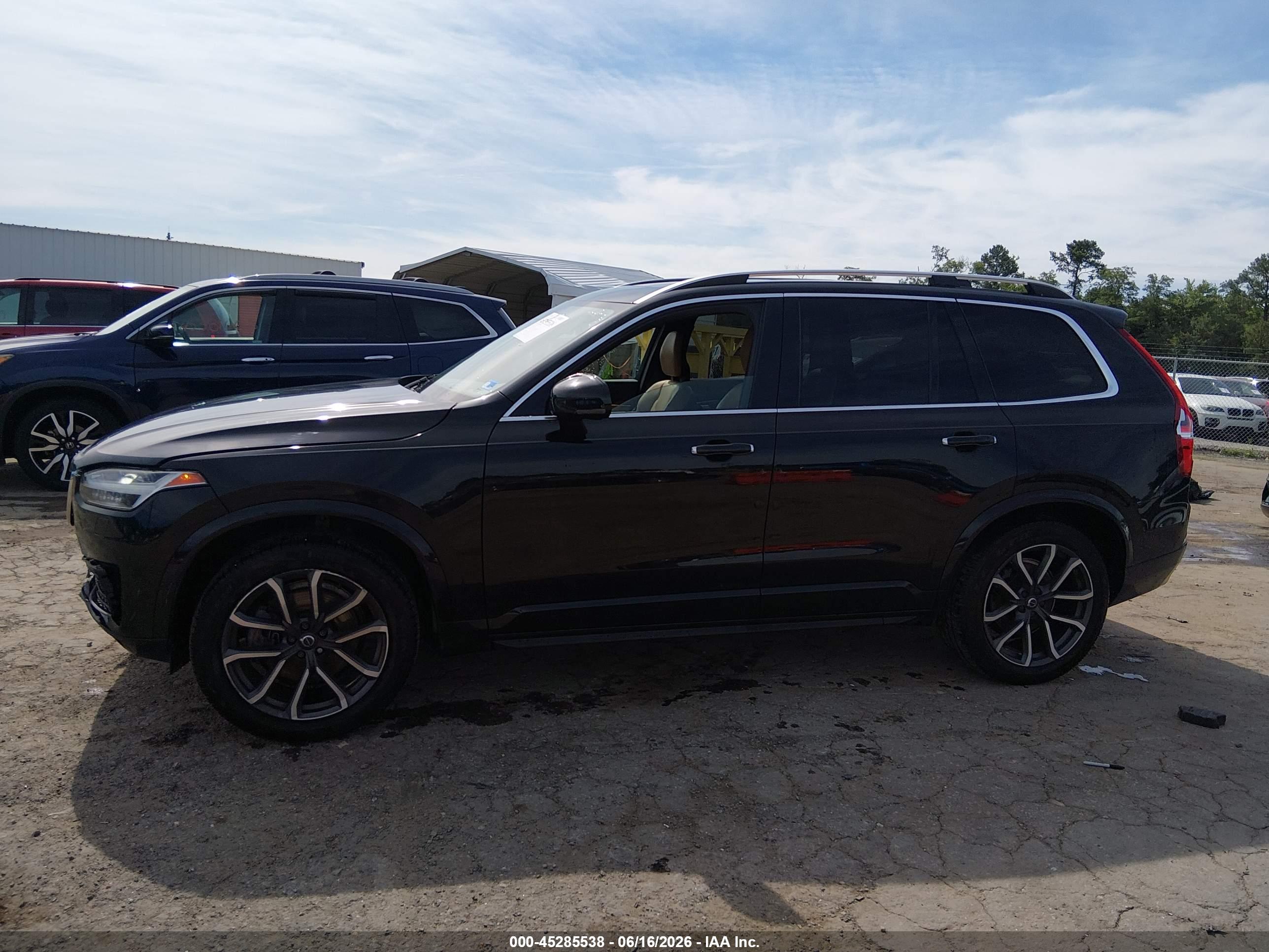 2016 VOLVO XC90 T6 MOMENTUM