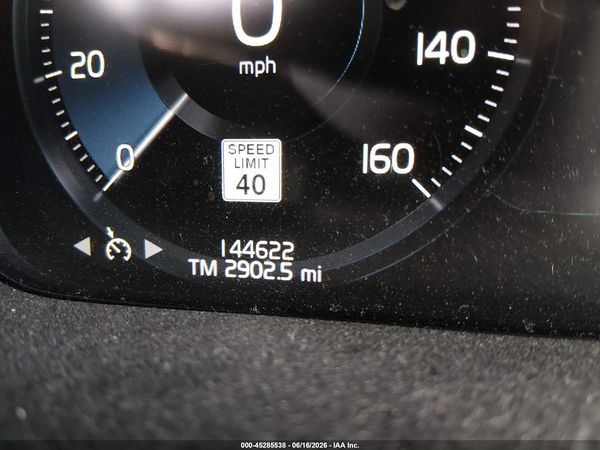 2016 VOLVO XC90 T6 MOMENTUM