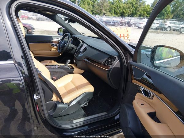 2016 VOLVO XC90 T6 MOMENTUM