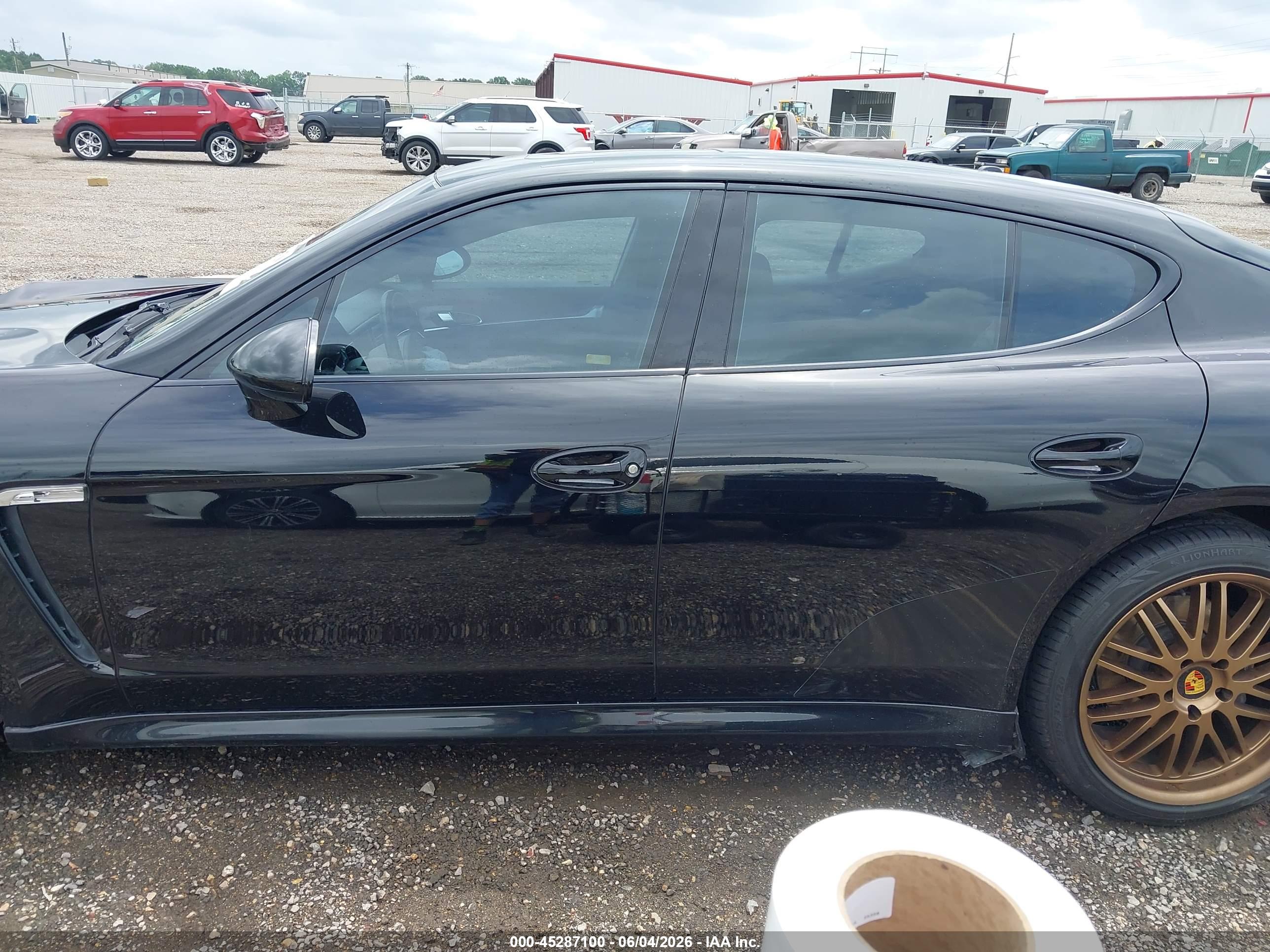 2013 PORSCHE PANAMERA Base (2WD), 4 (4WD)