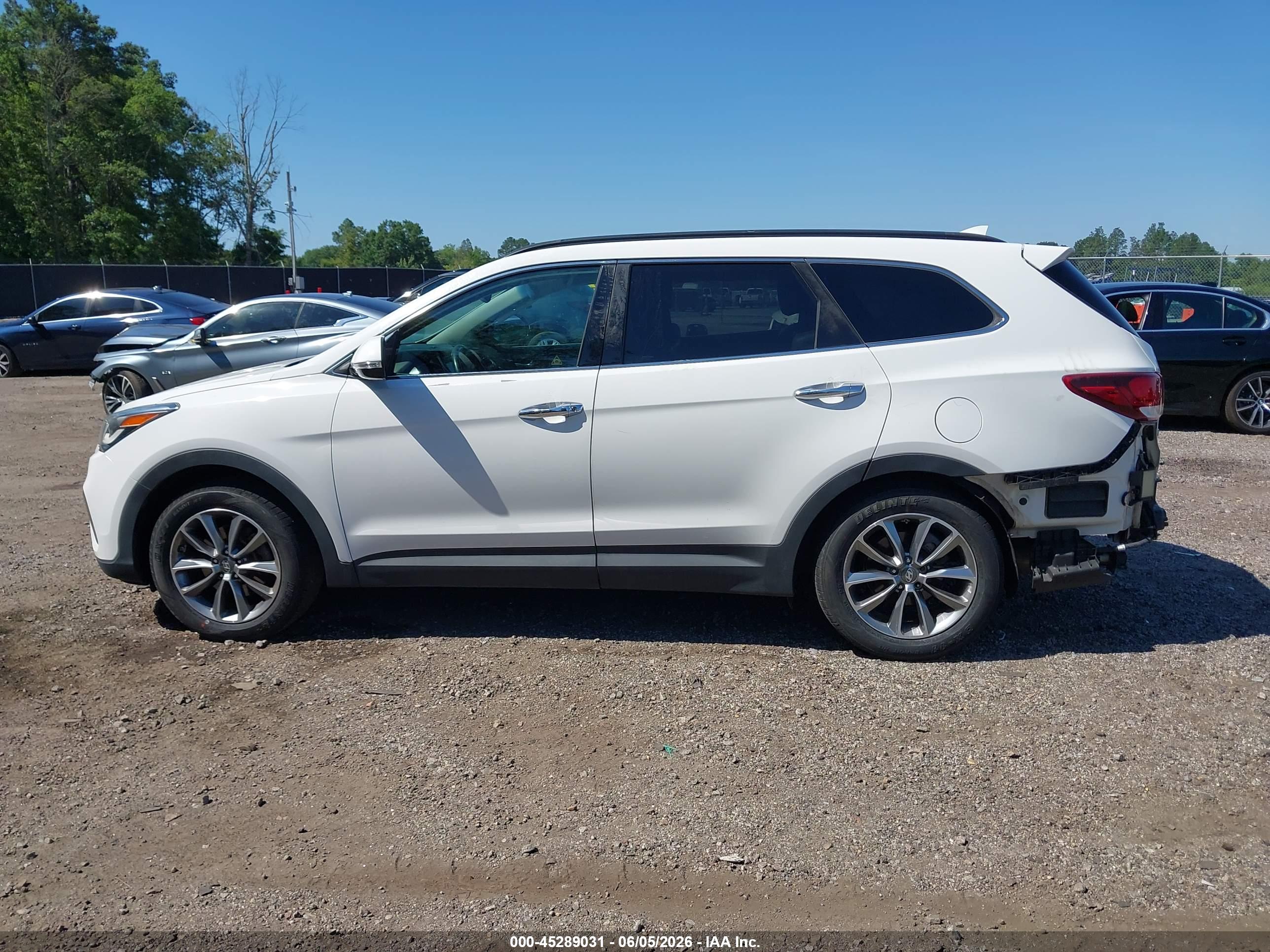 2017 HYUNDAI SANTA FE SE