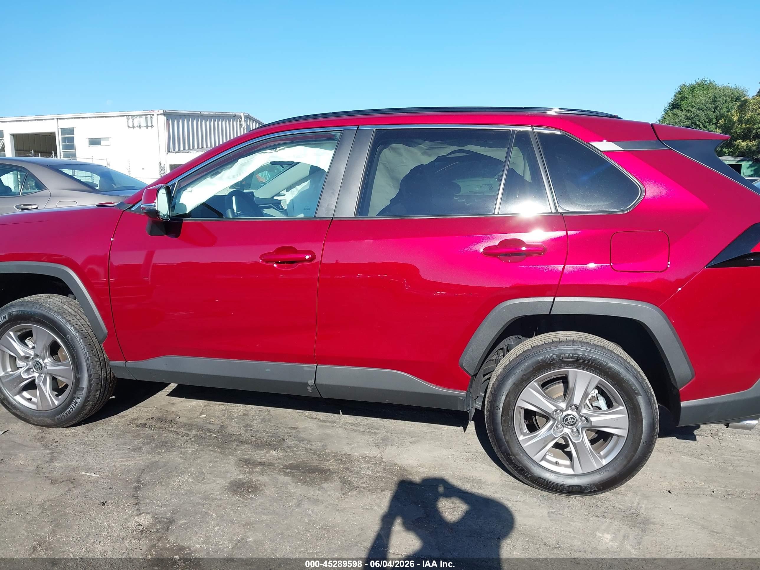 2025 TOYOTA RAV4 XLE