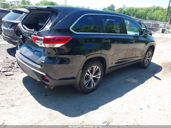 2019 TOYOTA HIGHLANDER LE