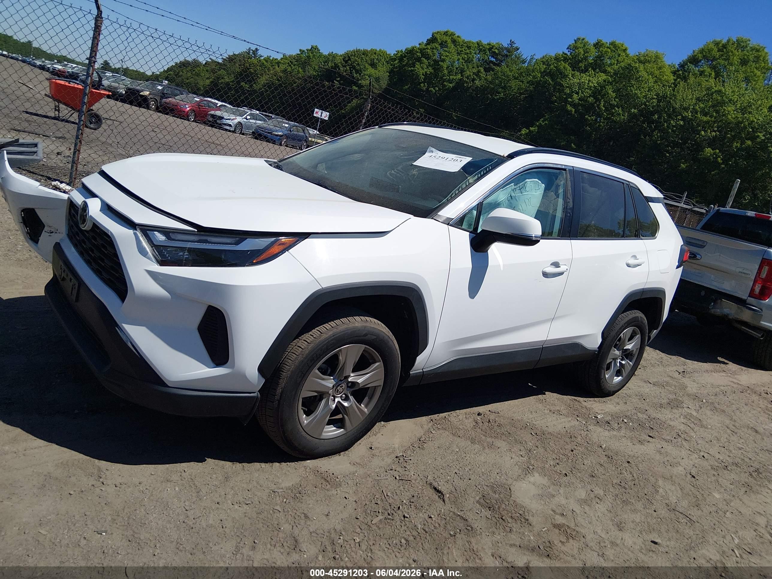 2024 TOYOTA RAV4 XLE
