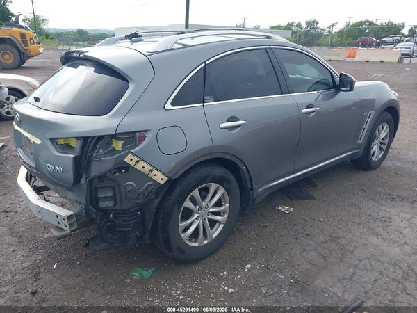 2016 INFINITI QX70