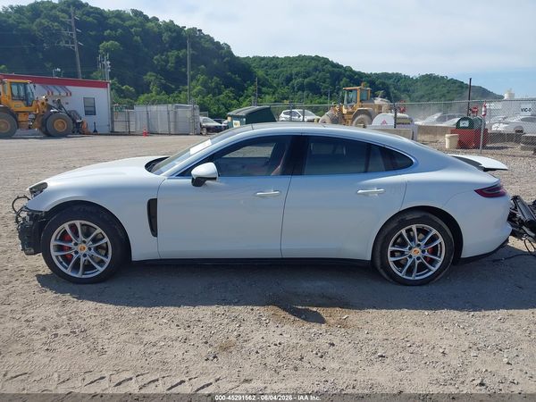 2018 PORSCHE PANAMERA 4S