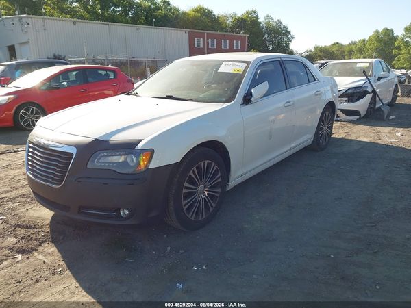 2013 CHRYSLER 300 — I2