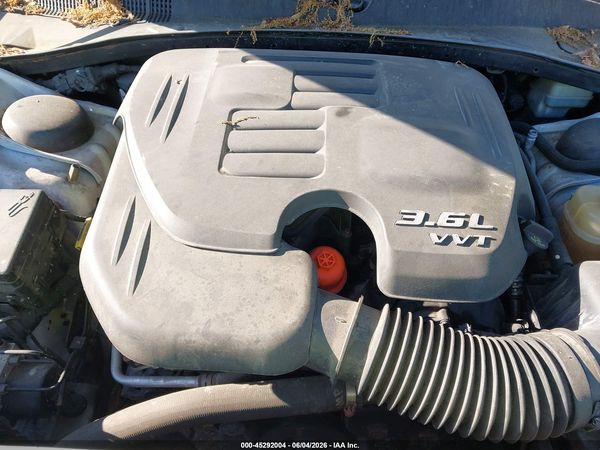 2013 CHRYSLER 300 300S V6 — I10