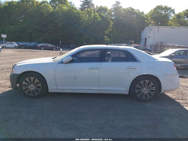 2013 CHRYSLER 300 300S V6 — I117