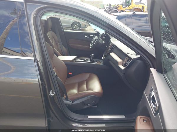 2021 VOLVO XC60 T5 MOMENTUM