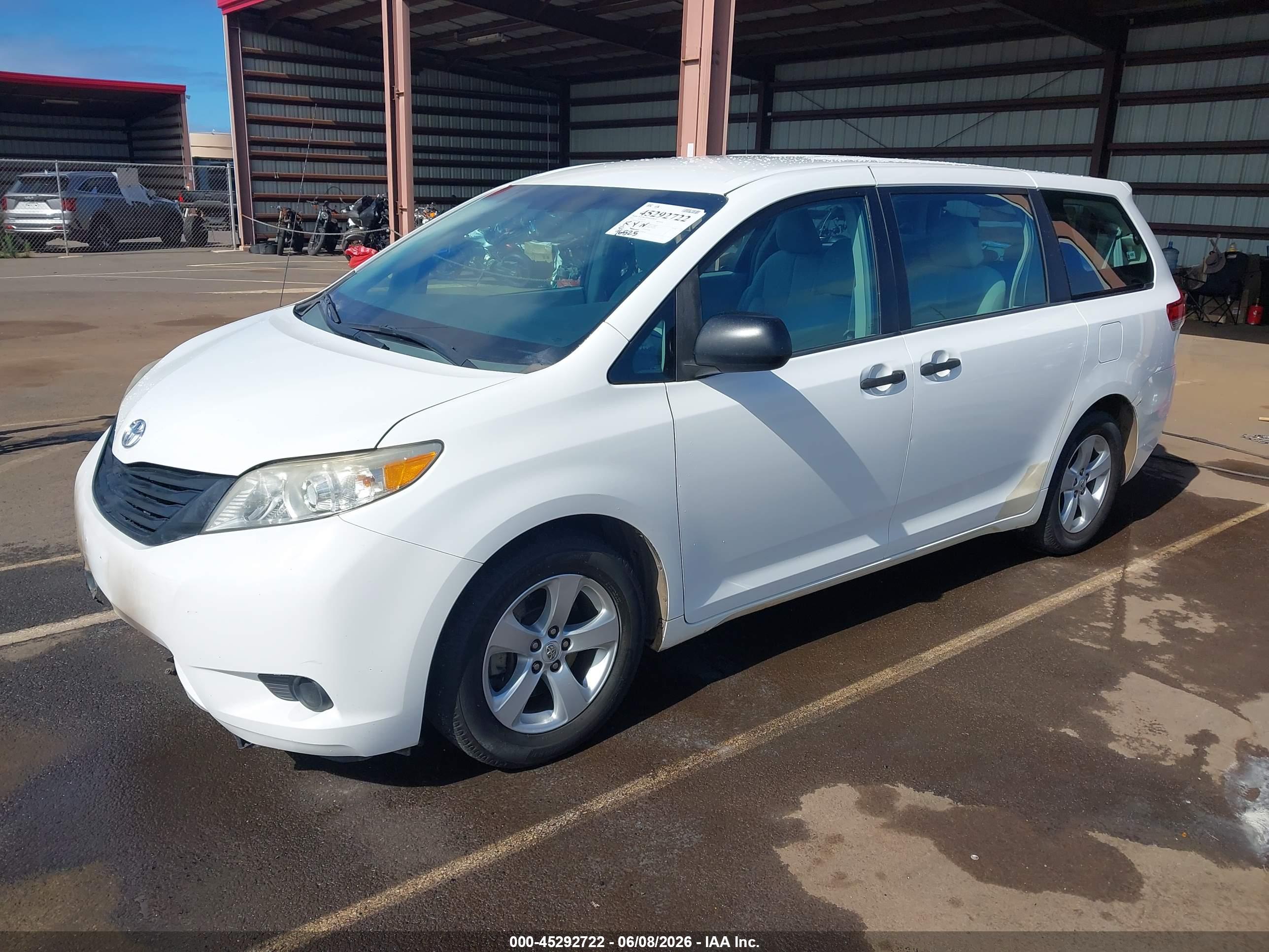 2014 TOYOTA SIENNA L V6 7 PASSENGER — I2