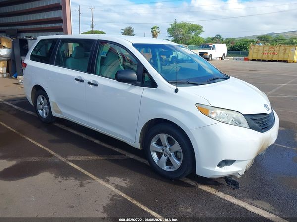 2014 TOYOTA SIENNA L V6 7 PASSENGER — I1