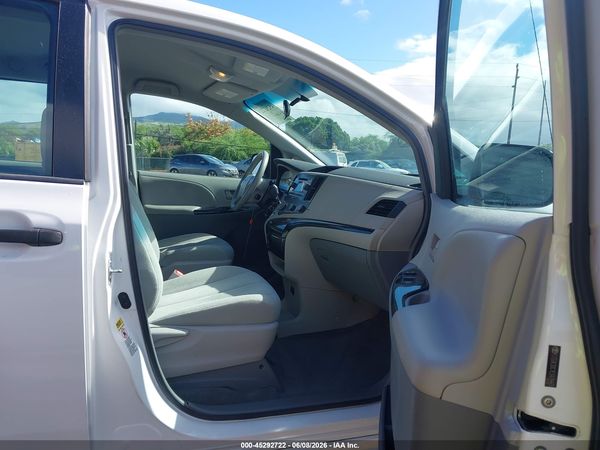 2014 TOYOTA SIENNA L V6 7 PASSENGER — I5