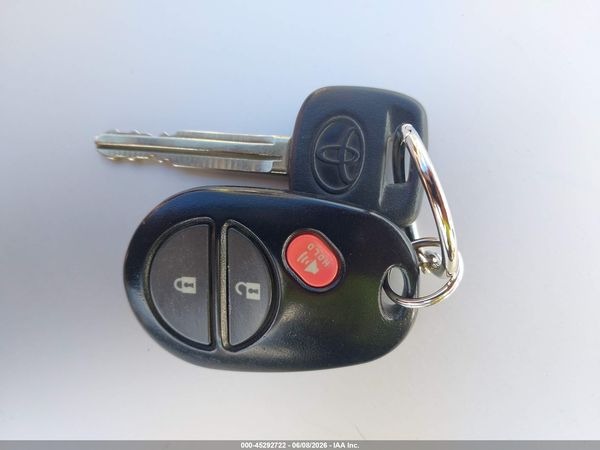 2014 TOYOTA SIENNA L V6 7 PASSENGER — I11