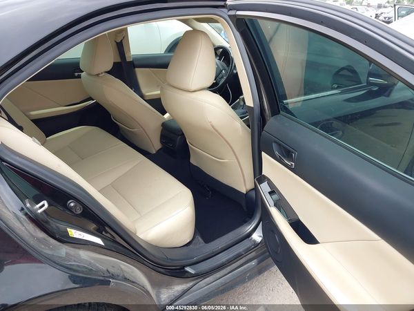2016 LEXUS IS 200T