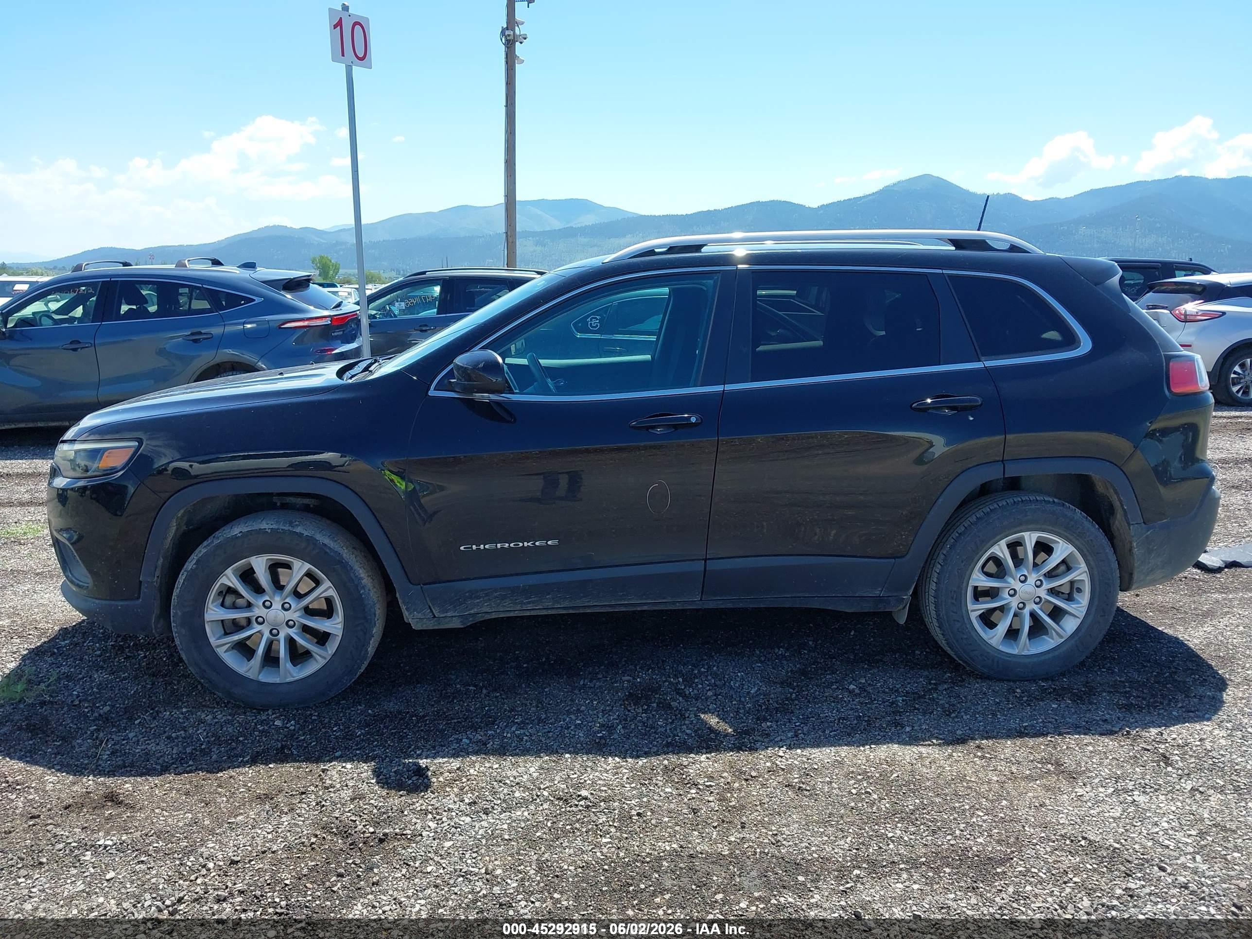 2019 JEEP CHEROKEE LATITUDE 4X4