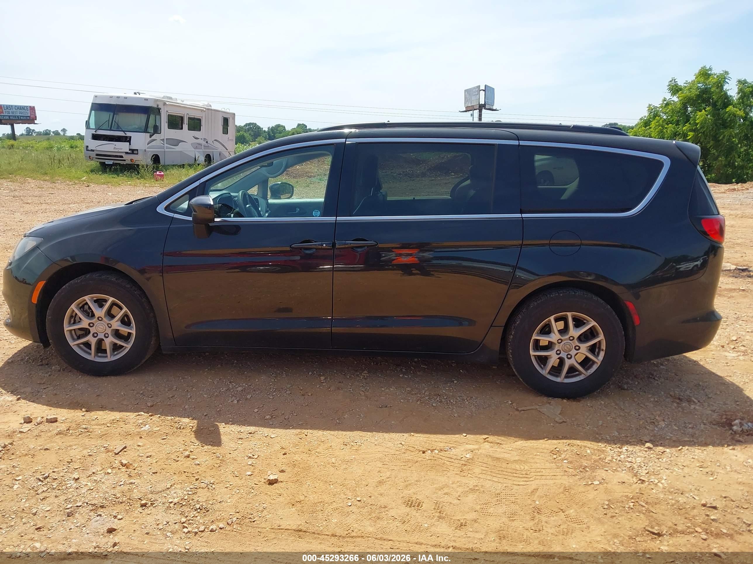 2020 CHRYSLER VOYAGER LXI