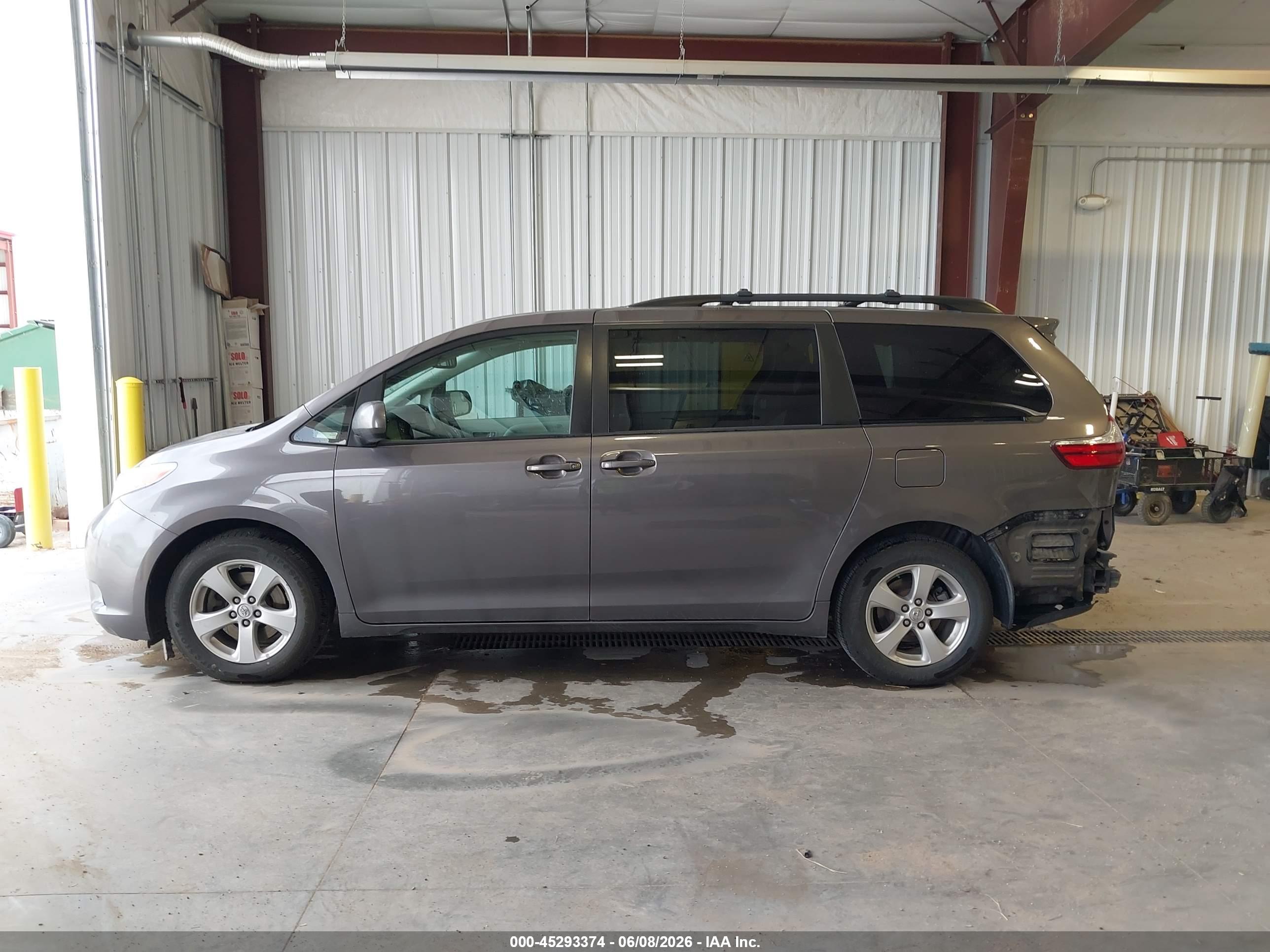 2017 TOYOTA SIENNA LE 8 PASSENGER