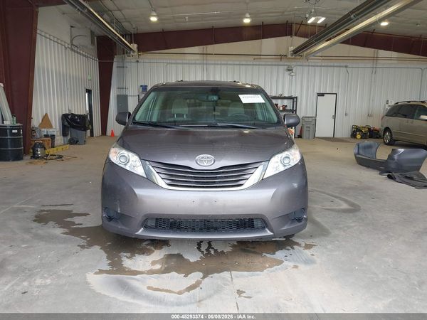 2017 TOYOTA SIENNA LE 8 PASSENGER