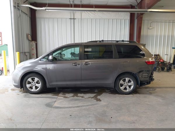 2017 TOYOTA SIENNA