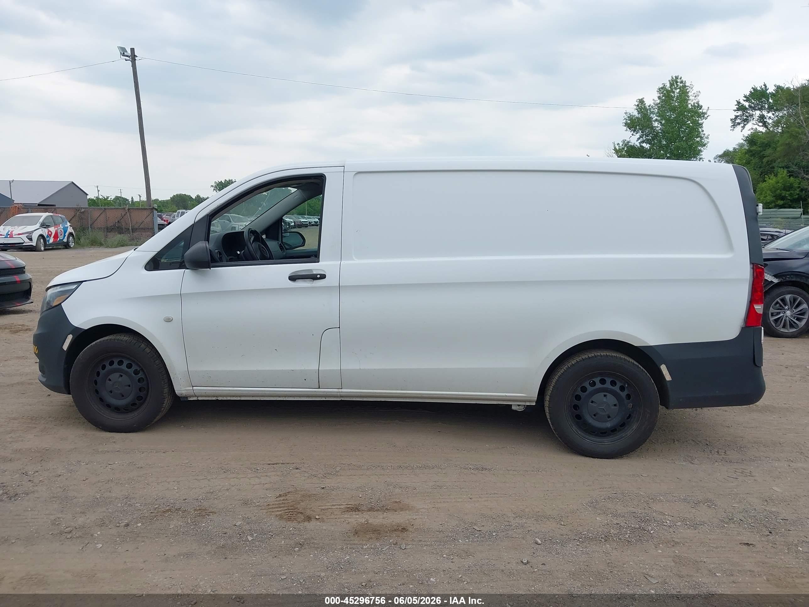 2019 MERCEDES-BENZ METRIS
