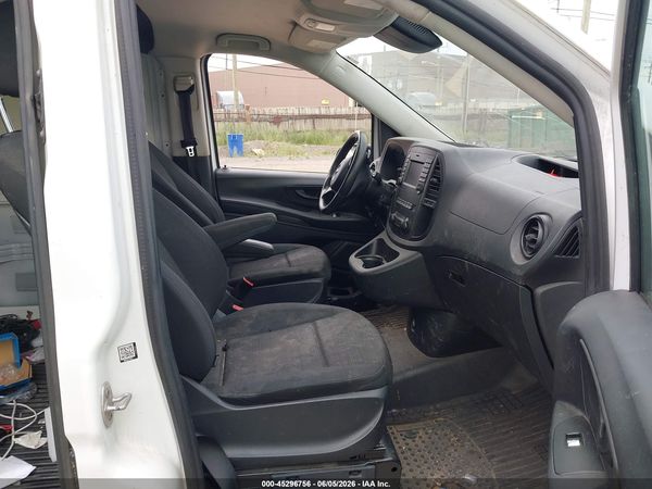 2019 MERCEDES-BENZ METRIS